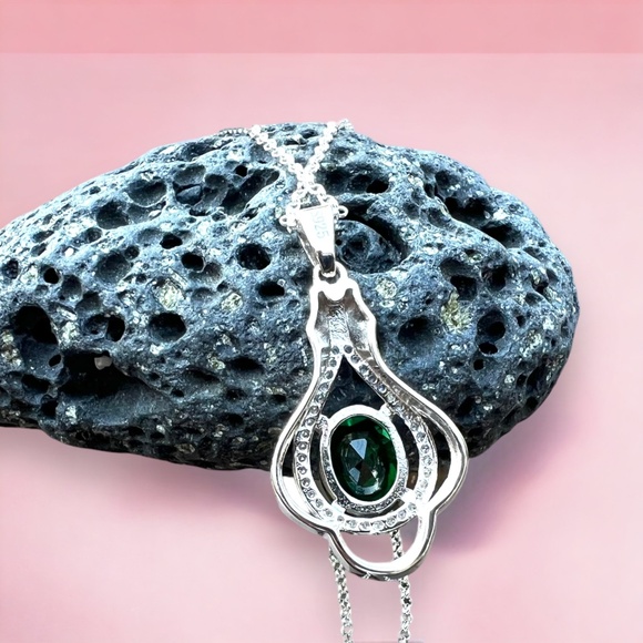 Beautiful Emerald Pendant Handcrafted in 18k Rose Gold Vermeil , May Birthstone - Picture 4 of 6